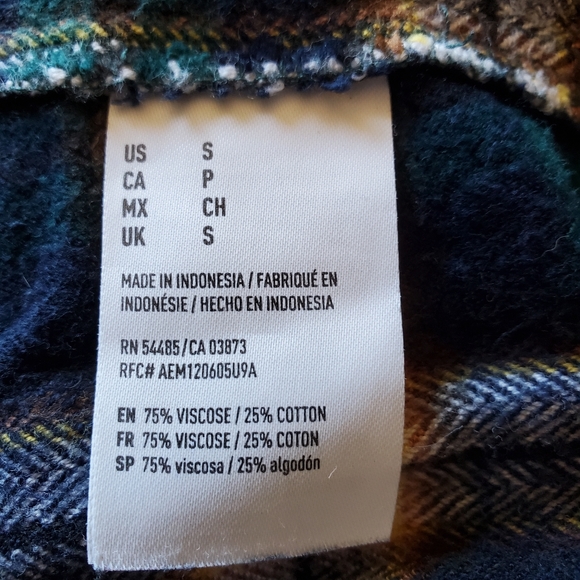 American Eagle Outfitters, Woman's Size S, Long Sleeve Button Down Shirt . - Picture 6 of 6